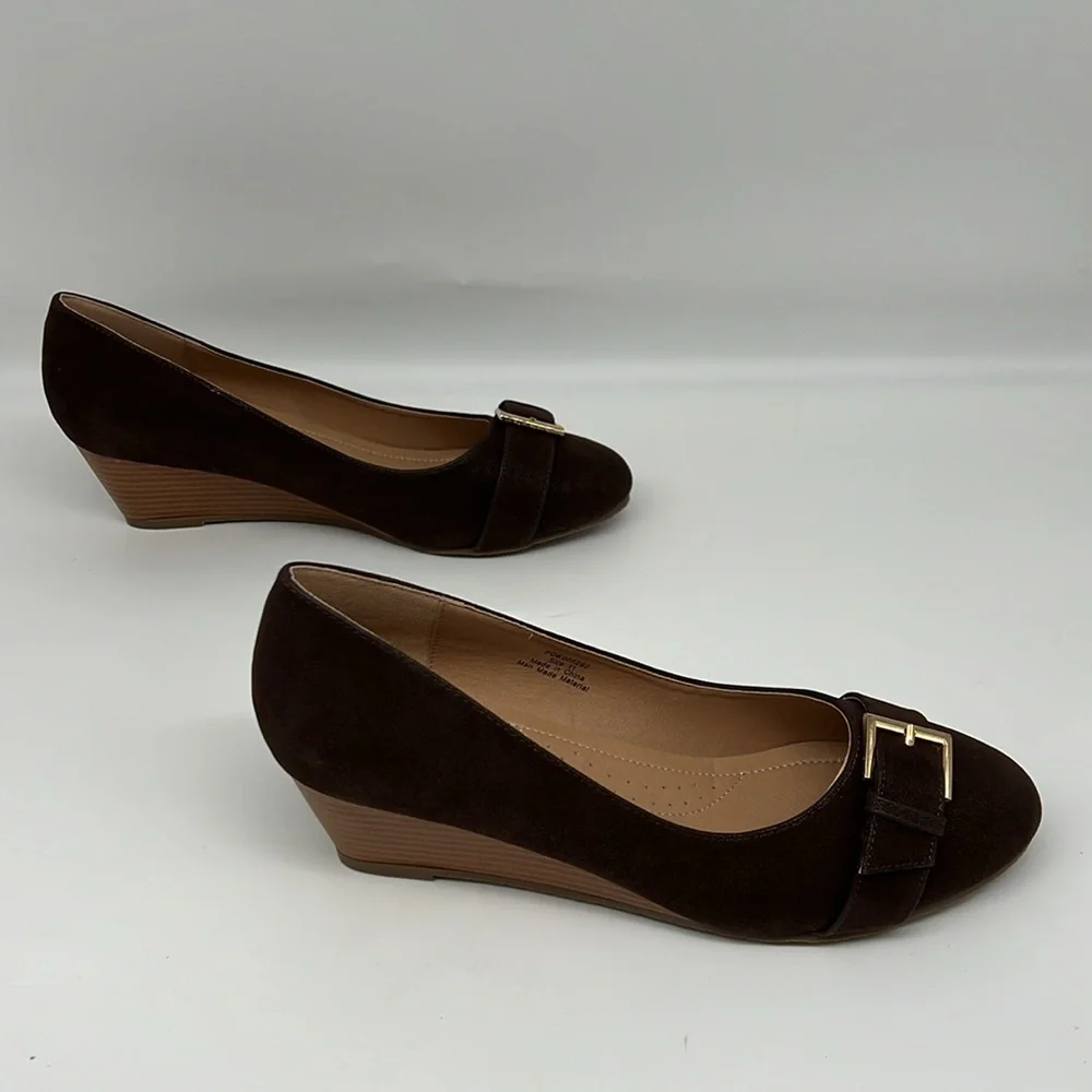 Journee Collection Graysn Brown Wedge Gold‎ Buckle Round Toe Arch Support 11M